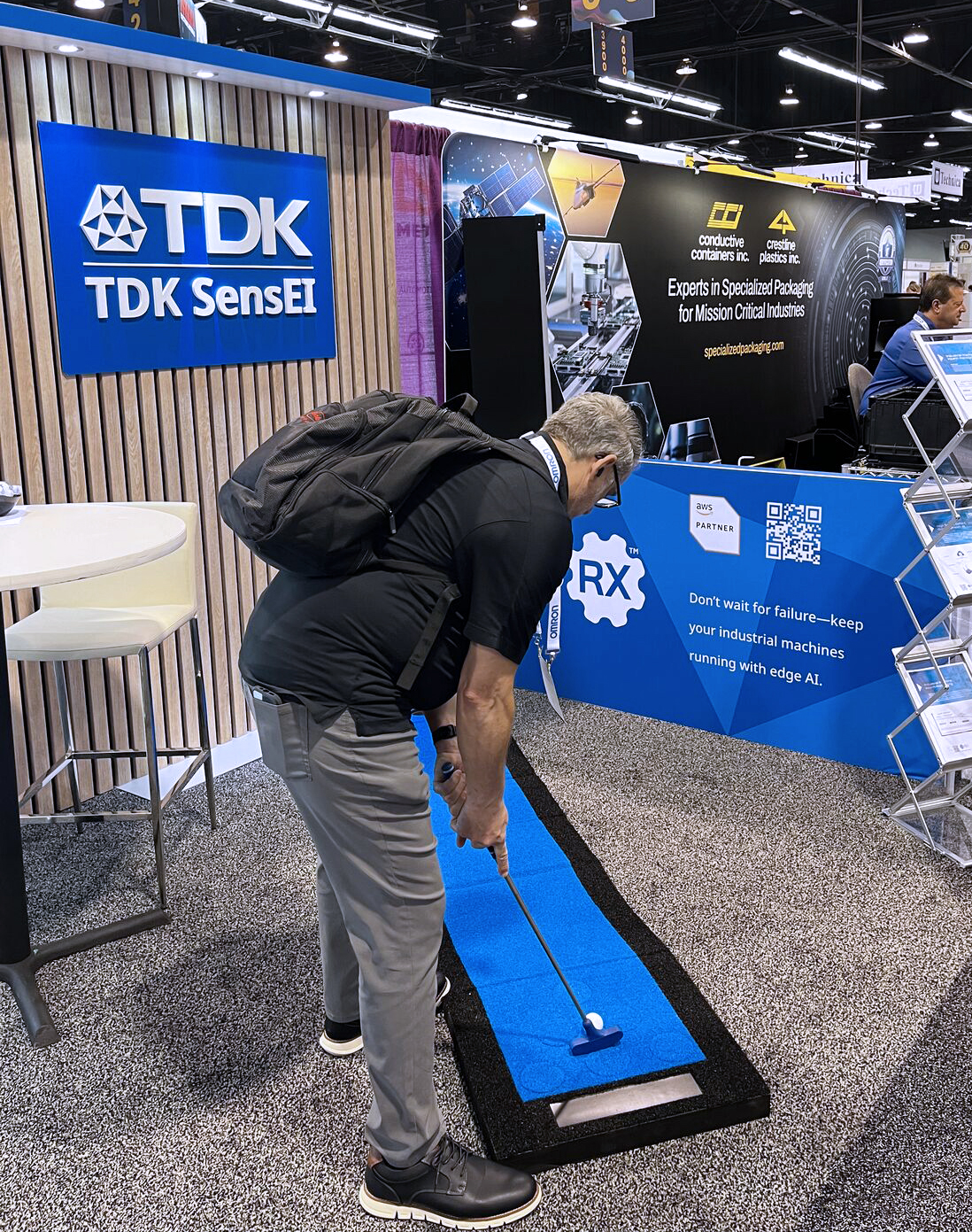 APEX26_6 Visitor using putting green at the TDK SensEI booth at the APEX Expo 2026